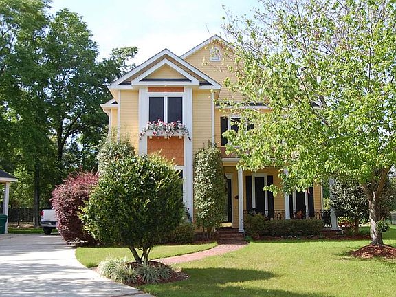 2nd image of 10 Garden District Pl