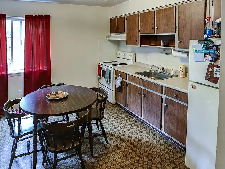 The Creekside Manor Apartments — Photo 8