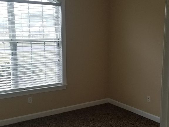 5th image of 8 Hemlock Way