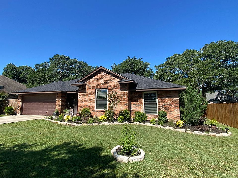 1st image of 1213 Overland Dr