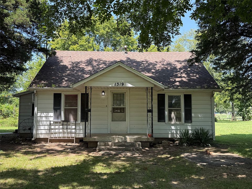 1st image of 1319 E Modoc Ave