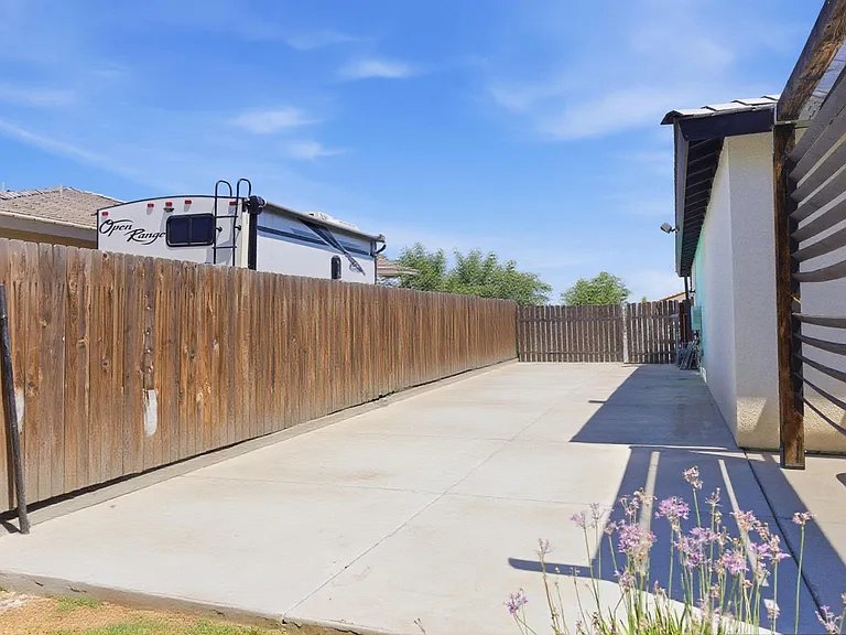 12529 Maclure Dr — Photo 21