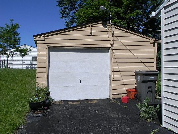 3rd image of 62 Fincastle Ln