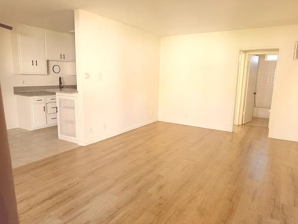 405 N Marengo Ave #9