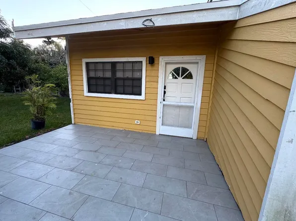 5239 Club Rd, Haverhill, FL 33415