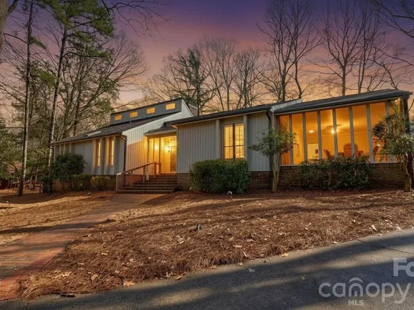 8509 Waters Point Ct, Charlotte, NC 28277