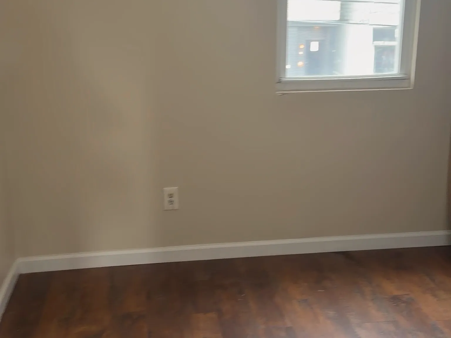 3 bed, 1000 sqft, $3,100 — Photo 2