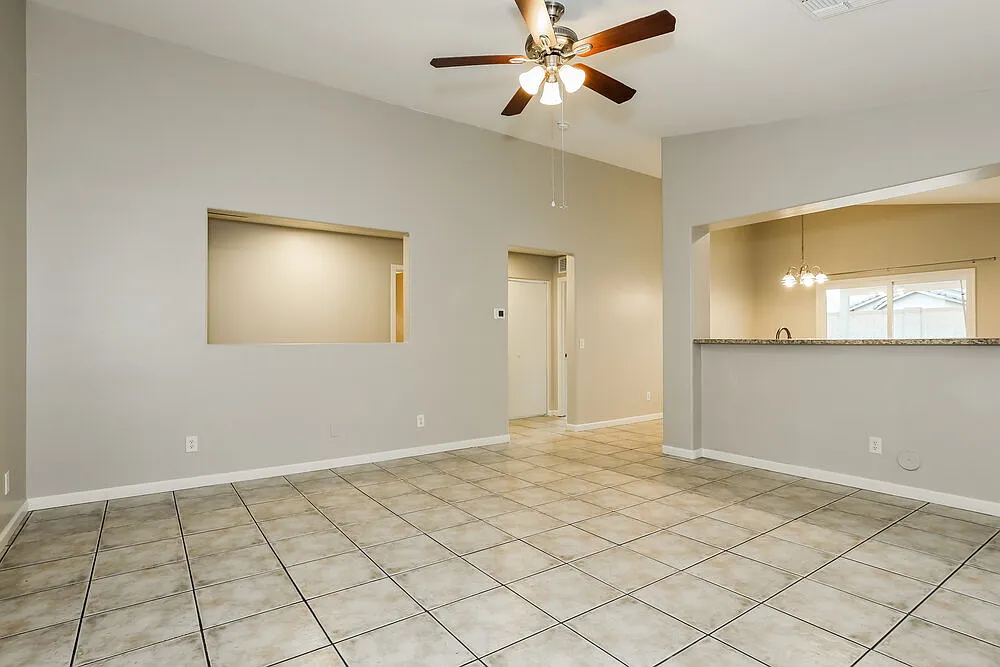3 bed, 2.0 bath, 1446 sqft, $1,710 — Photo 4