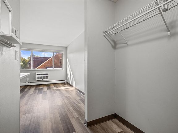 5th image of 202 E Rees St #201