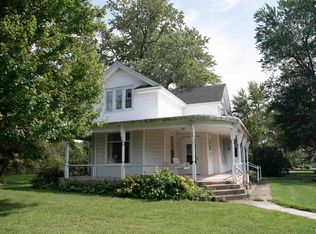 106 E Washington St, Mendon, IL 62351