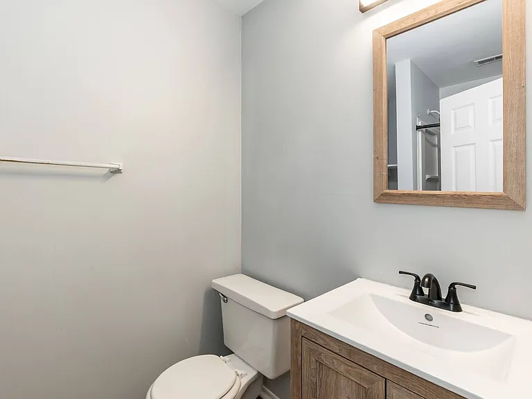 15 Astor Ct — Photo 18