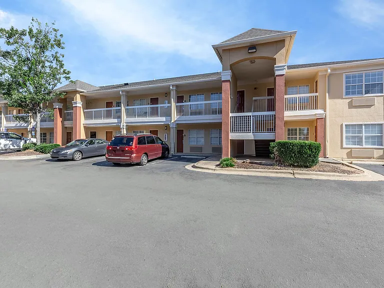 Vivo Living Forest Hills — Photo 14