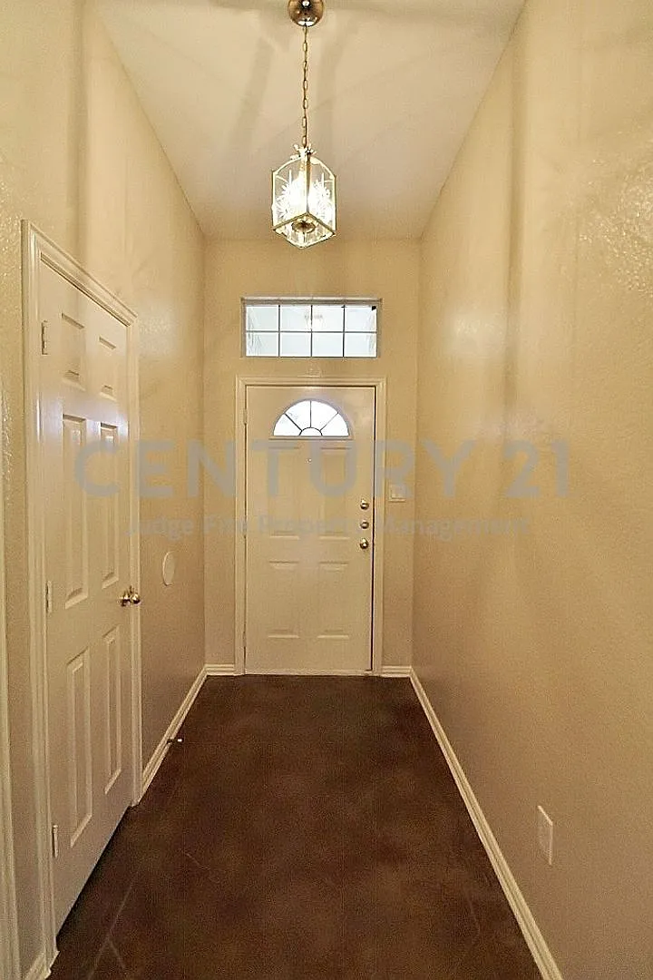 Inviting 4/2/2 On Cul-De-Sac Lot in Aledo For Rent! — Photo 2