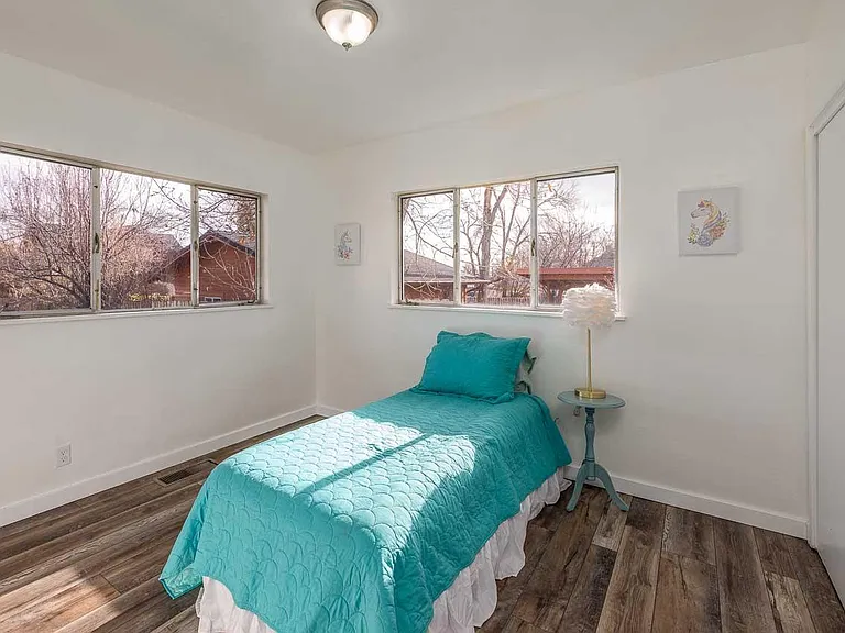 1216 Gordon Ave — Photo 5