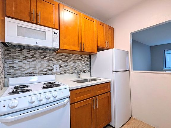 3rd image of 210 E 29th St APT 2C