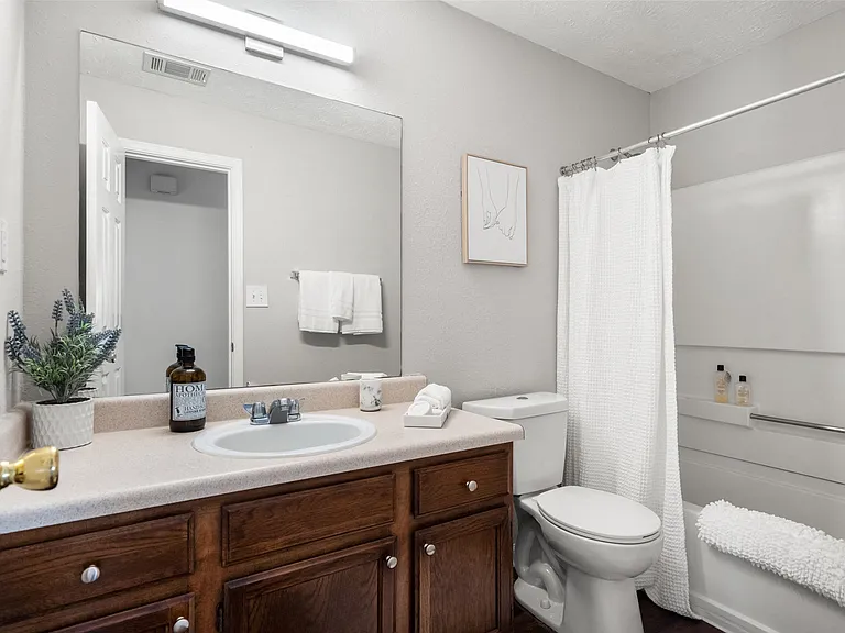Belmont Crossing Apartment Homes — Photo 35