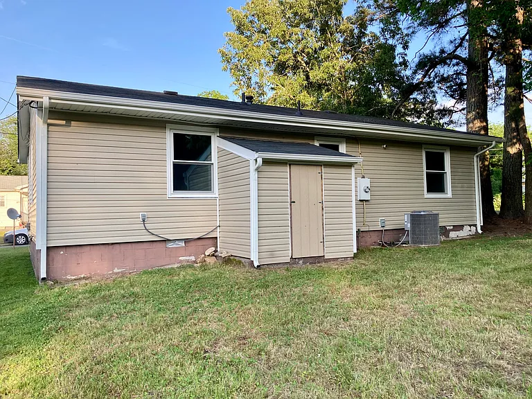 1226 Montgomery Ave — Photo 15