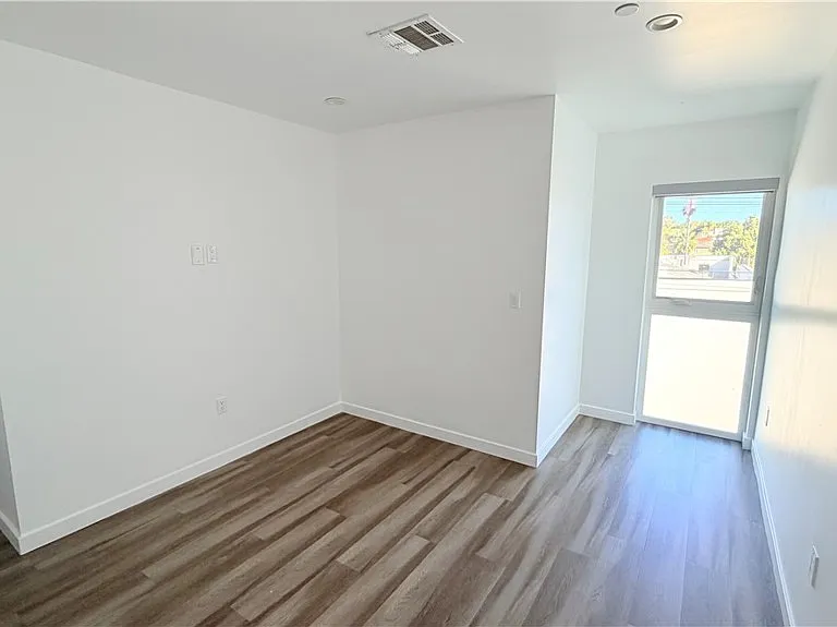 1416 S Cloverdale Ave — Photo 10