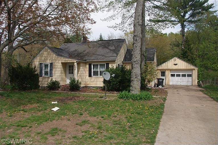 2nd image of 3702 Lake Harbor Rd