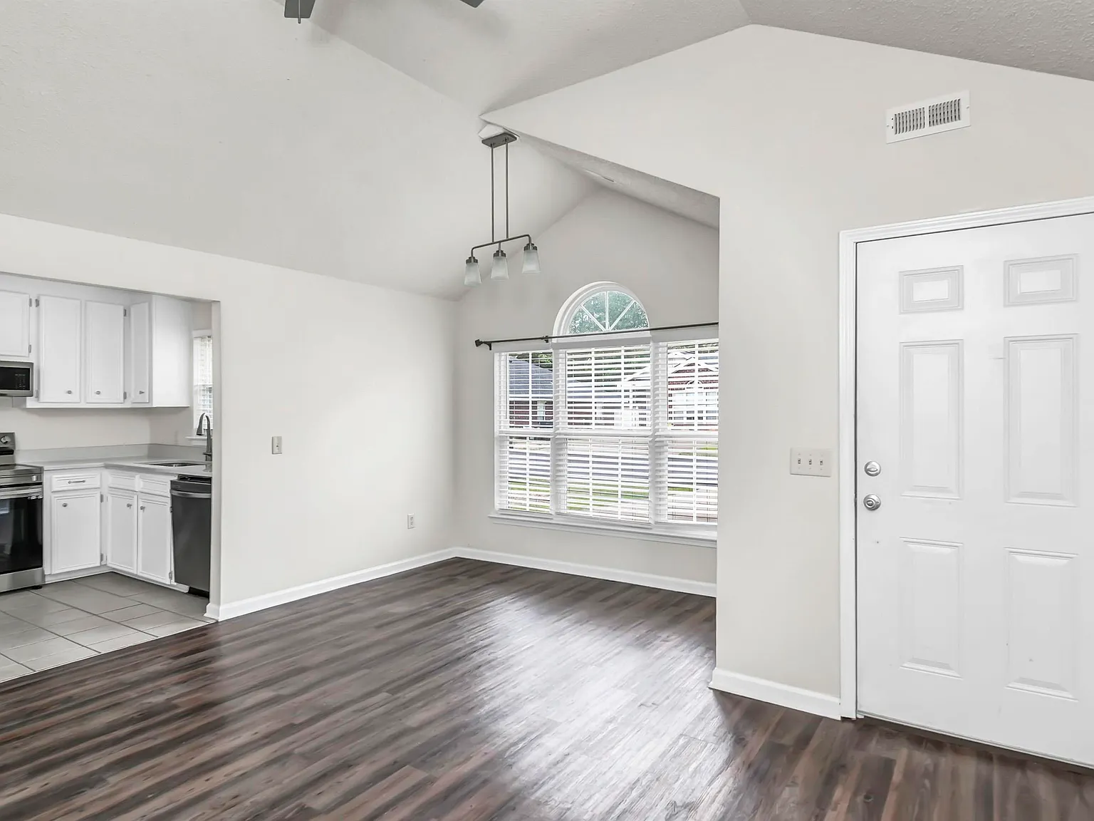 3 bed, 1200 sqft, $1,795 — Photo 4