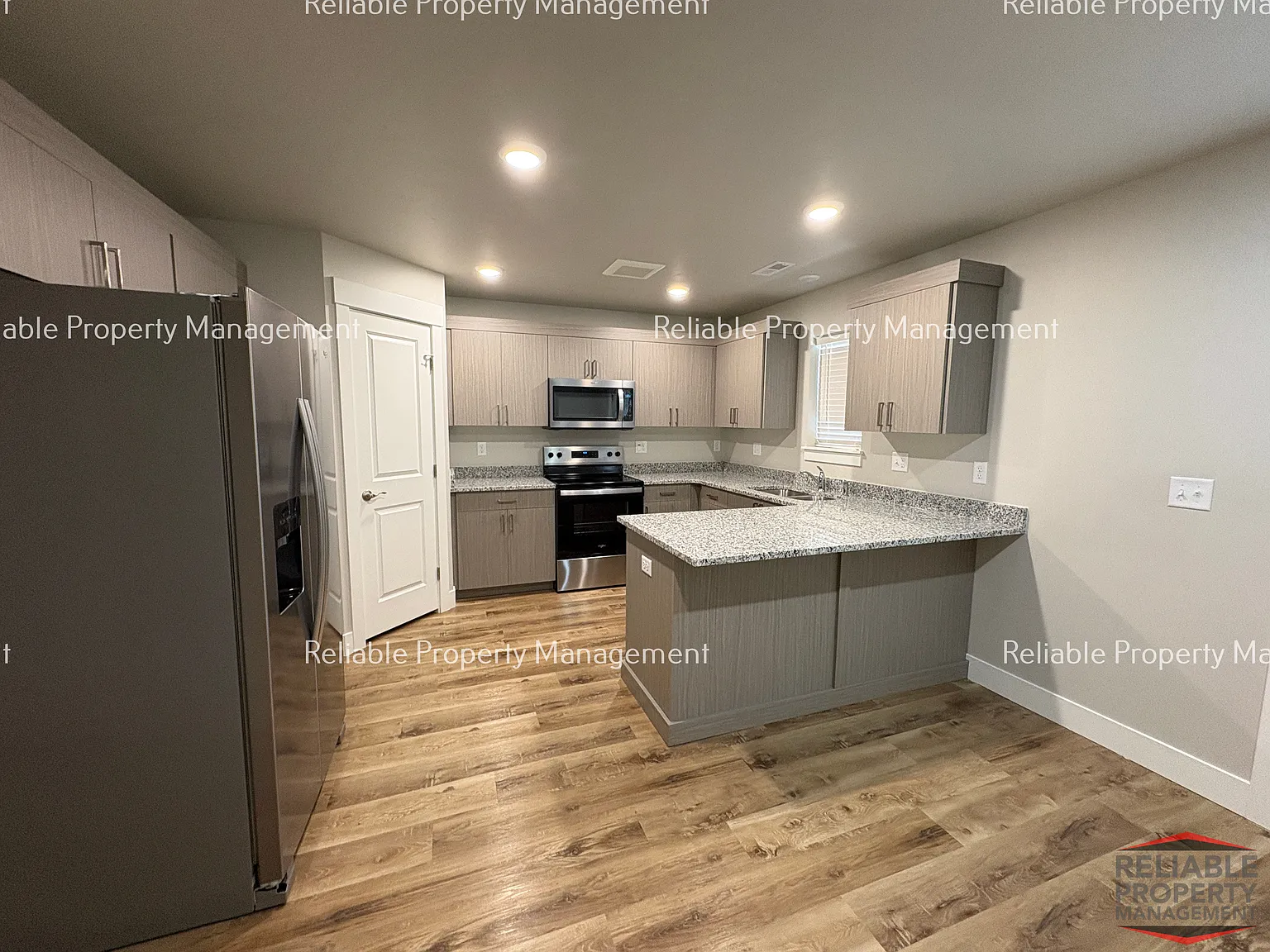 3 bed, 2.5 bath, 1570 sqft, $1,495 — Photo 3