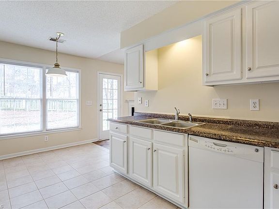 5th image of 3123 Southampton Dr