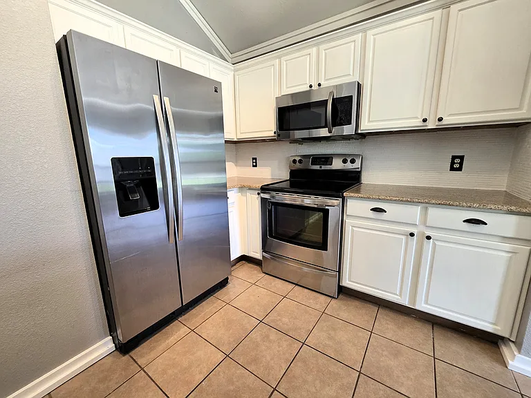 3713 Periwinkle Dr — Photo 6