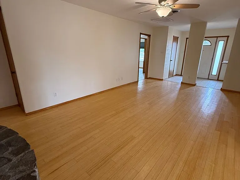 2719 Topley Ave — Photo 8