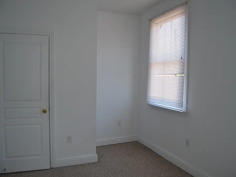 907 Bowe St #B — Photo 9
