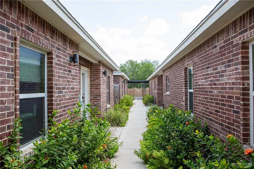 1 bed, 1.0 bath, 1104 sqft, $850 — Photo 4