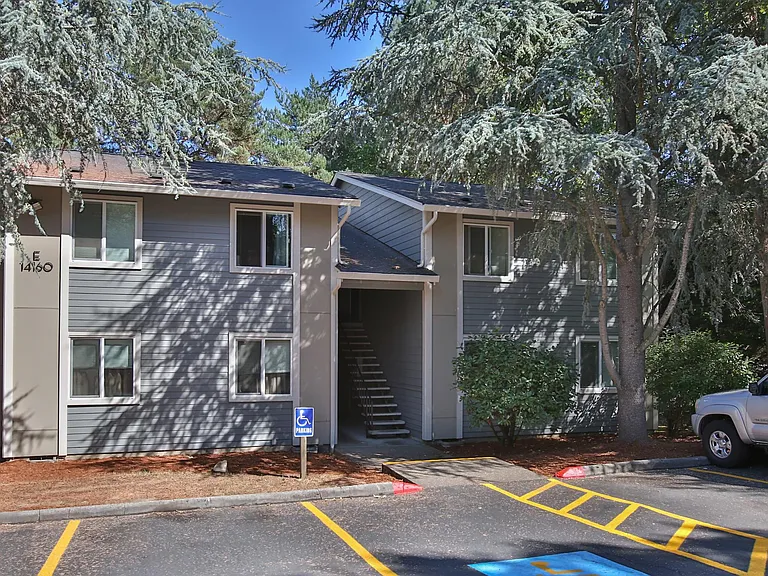Highland Hills Apartments — Photo 25