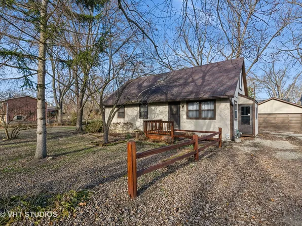 1031 Pershing Dr, Wauconda, IL 60084