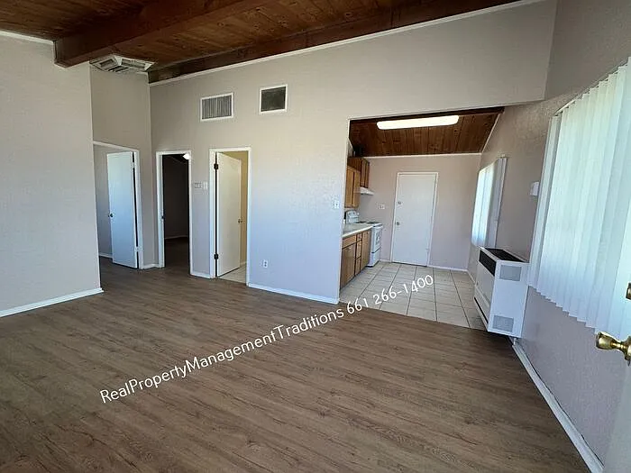 1933 Harvell Pl — Photo 2
