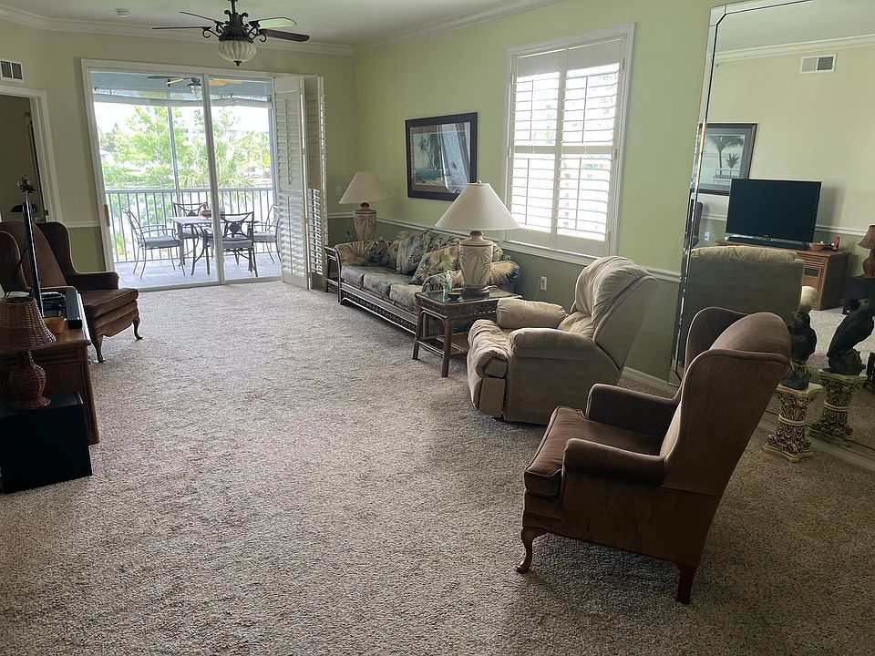 Living Room looking at Lanai