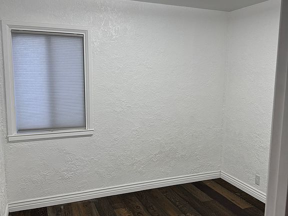 4th image of 406 S Navajo St