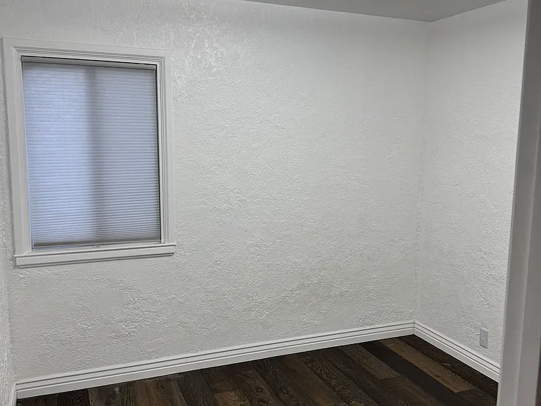 406 S Navajo St — Photo 4