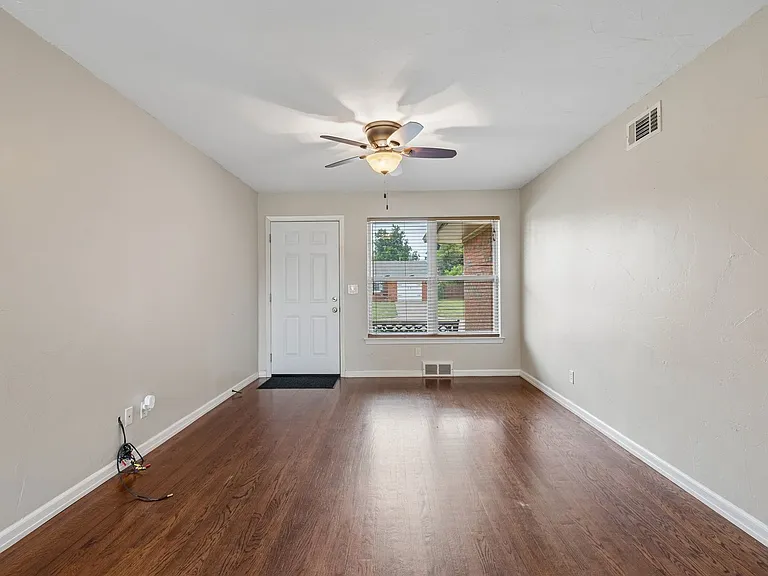 3025 NW 67th St — Photo 10