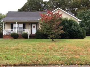 140 Northoaks Dr, Winston Salem, NC 27105