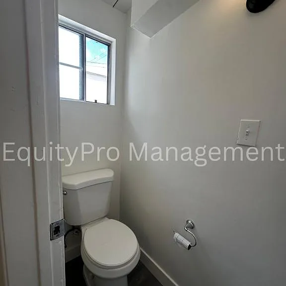 12103 Howard St — Photo 9