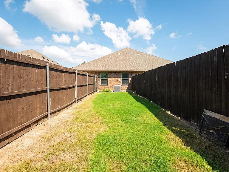 2133 Colby Ln — Photo 18