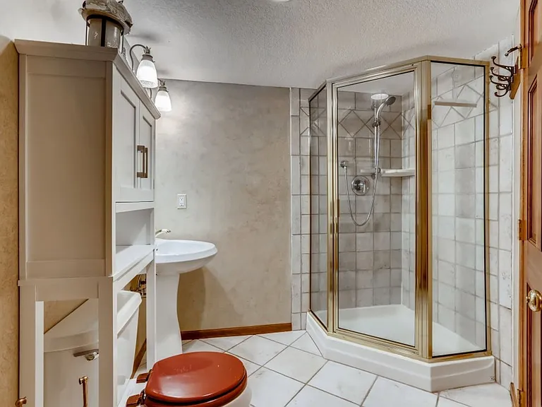 490 Laurel Ave — Photo 27