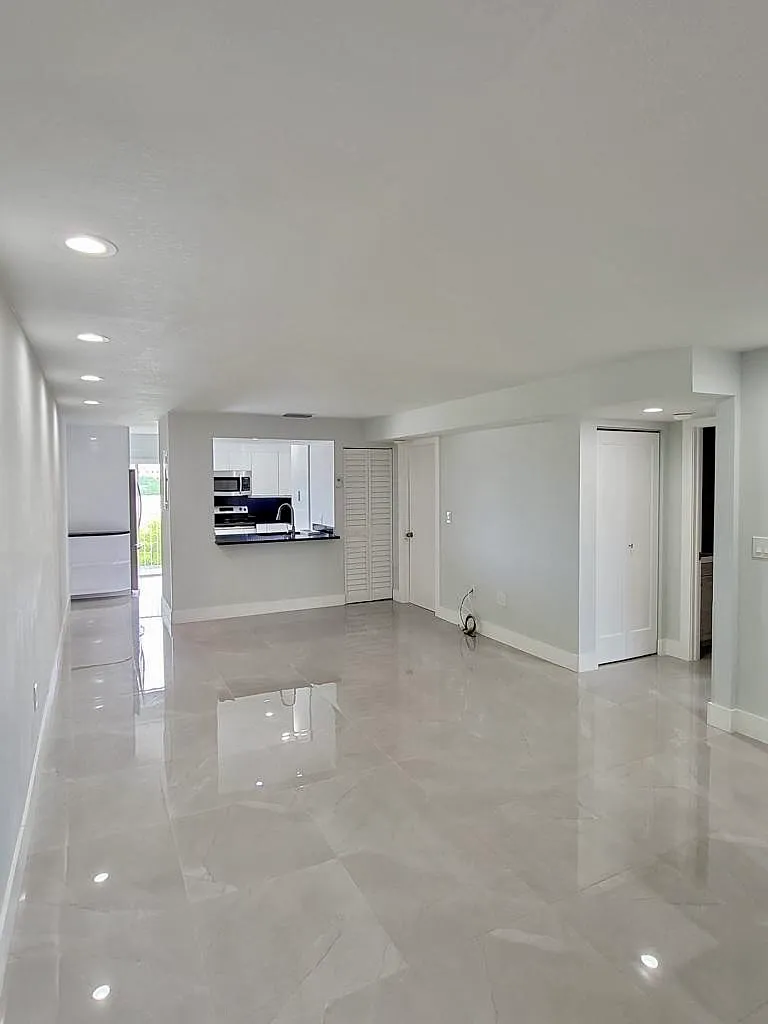 2 bed, 1069 sqft, $2,500 — Photo 4