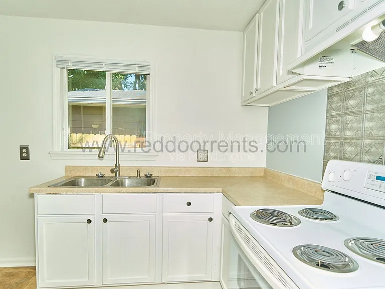 5422 Greenfield Ave — Photo 9