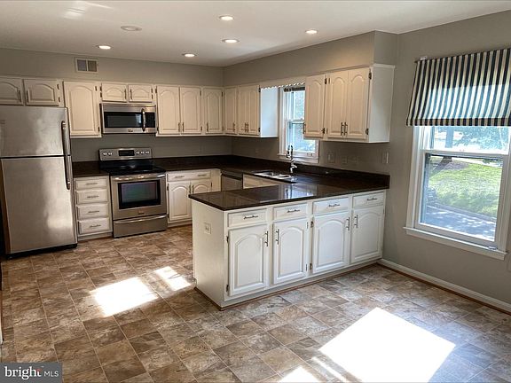 3rd image of 7334 Mallory Ln