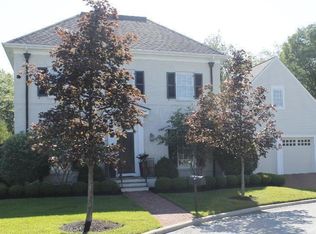 36 Pickett Pl, New Albany, OH 43054