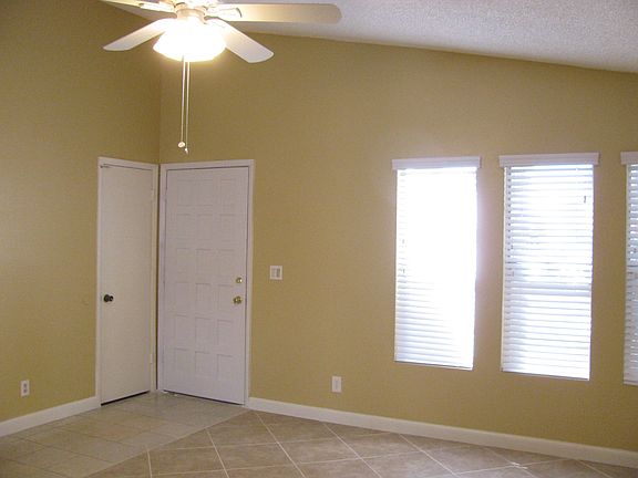 3rd image of 6516 Starcrest Dr