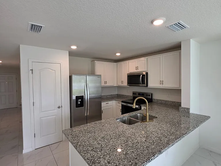 6606 Leo Ln #6606 — Photo 3