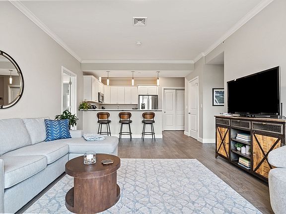 4th image of 131 Eliot St #405