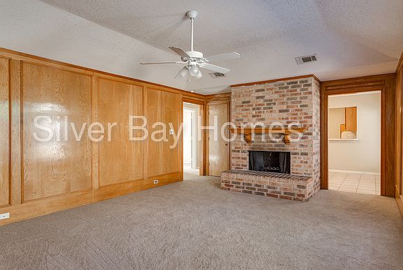 2nd image of 924 Boxwood Dr