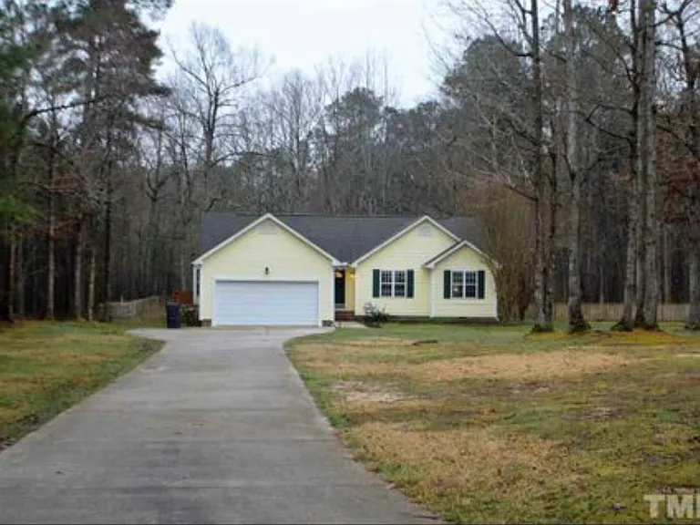 Drive way to the house